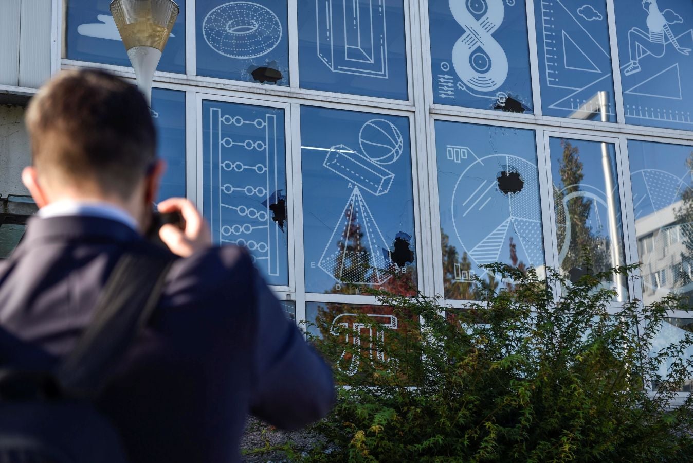 Fotos: Un hombre armado irrumpe en el campus de Leioa de la UPV/EHU