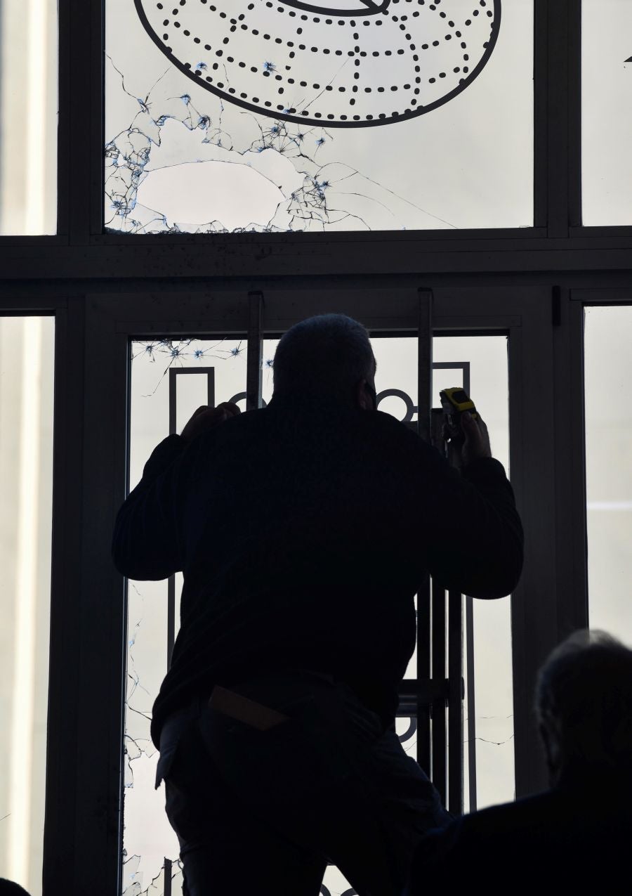 Fotos: Un hombre armado irrumpe en el campus de Leioa de la UPV/EHU