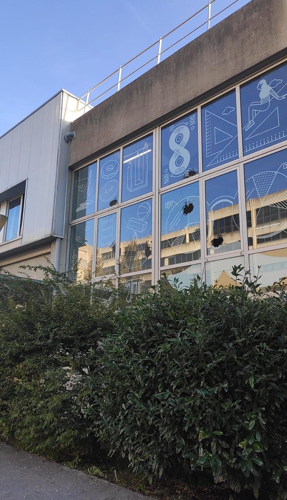 Fotos: Un hombre armado irrumpe en el campus de Leioa de la UPV/EHU