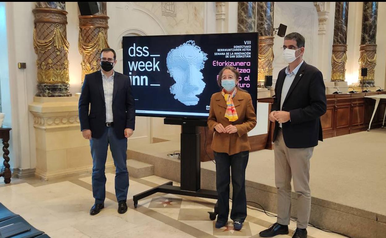 Estensoro, Garmendia y Goia, en la rueda de prensa de presentación de DSS Weekinn este jueves.