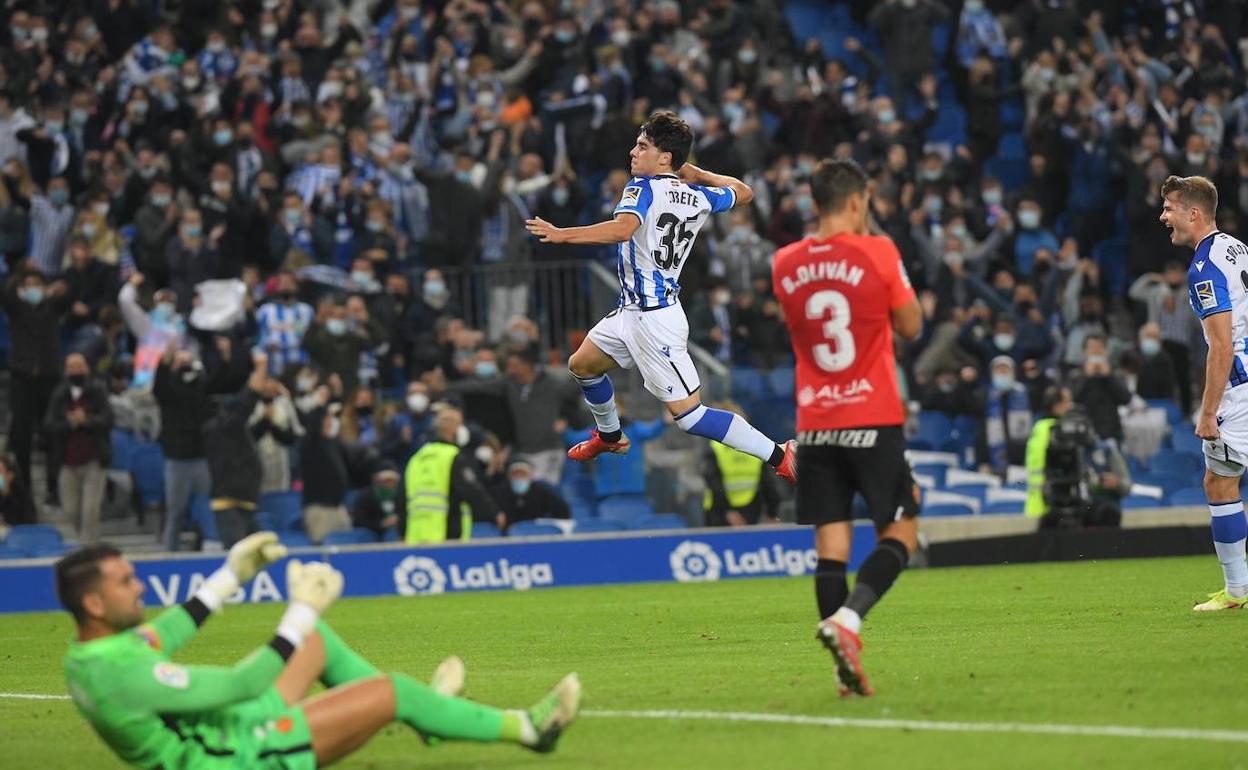 Lobete, exultante tras marcar en casa ante el Mallorca.