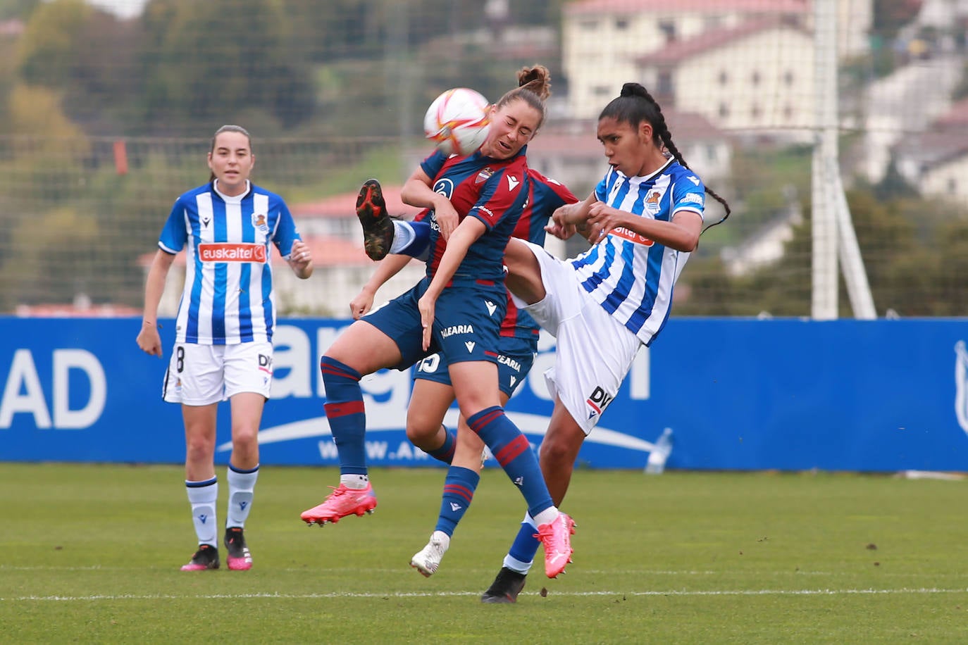 Fotos: La Real pierde su condición de invicta tras caer ante el Levante
