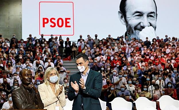 «¿Se puede ser más valiente que Maixabel?», se pregunta Pedro Sánchez