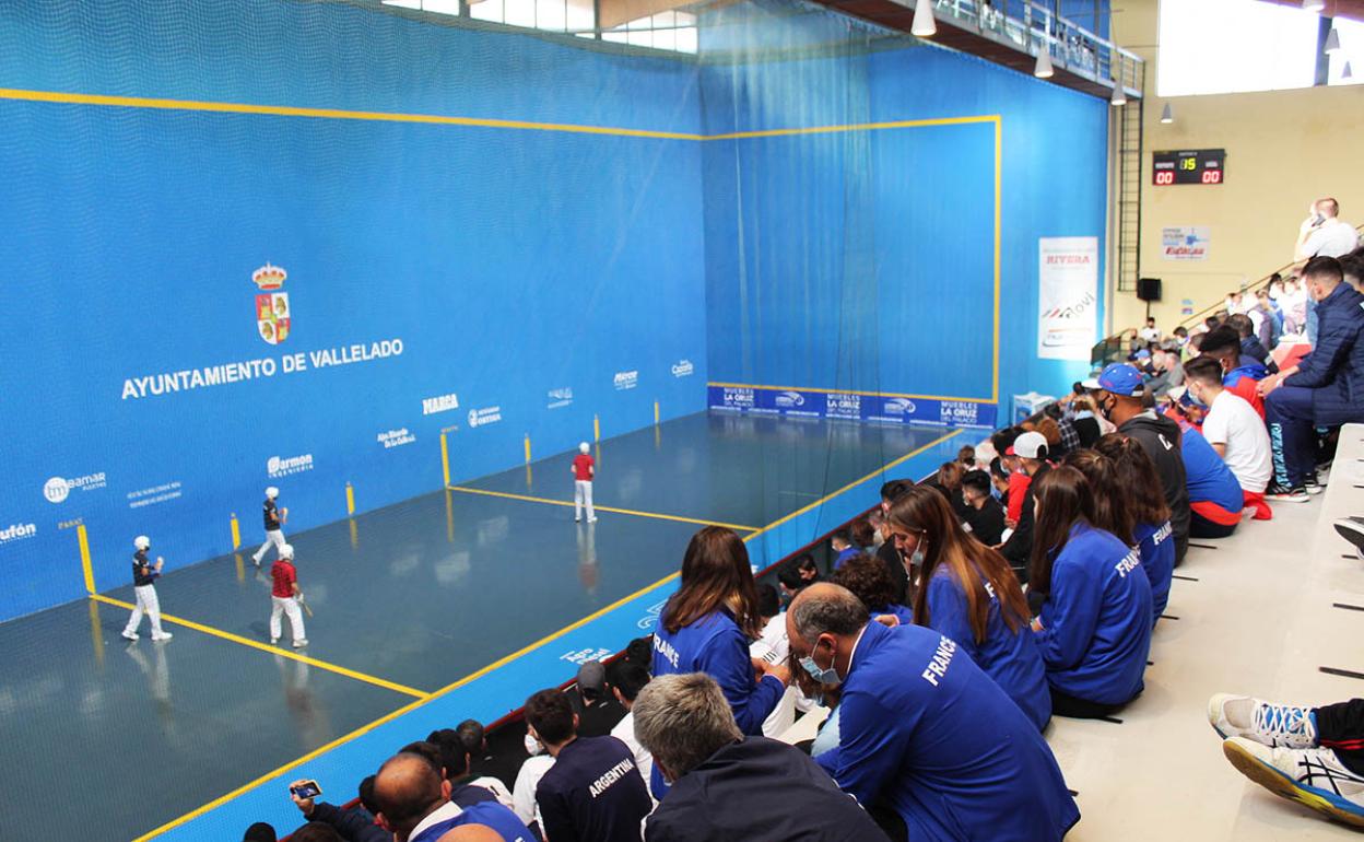 El frontón de Vallelado acoge uno de los partidos del Mundial Sub-23.
