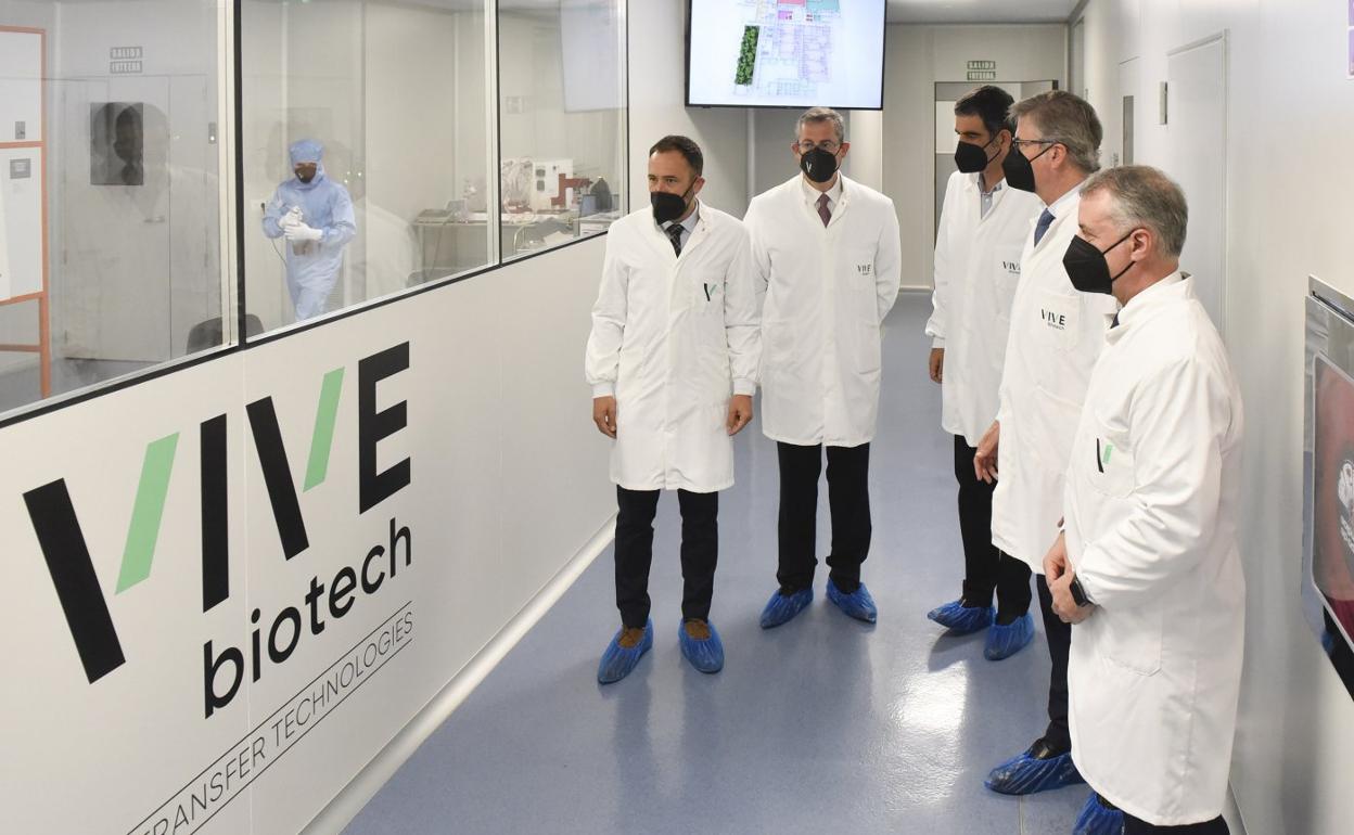 El lehendakari, Iñigo Urkullu, visita VIVEbiotech, una de las empresas guipuzcoanas junto a Viralgen que lidera el proyecto GANTT, enviado este martes a Nadia Calviño. 