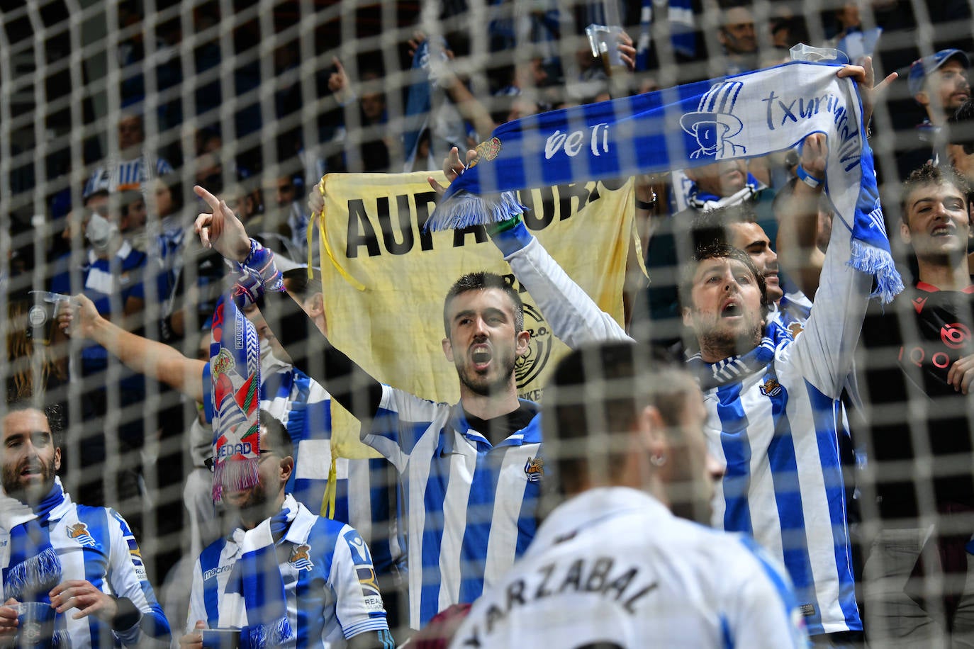 Los aficionados de la Real Sociedad se dejaron ver en las calles de la ciudad austriaca en las horas previas al decisivo choque ante el Sturm Graz. 