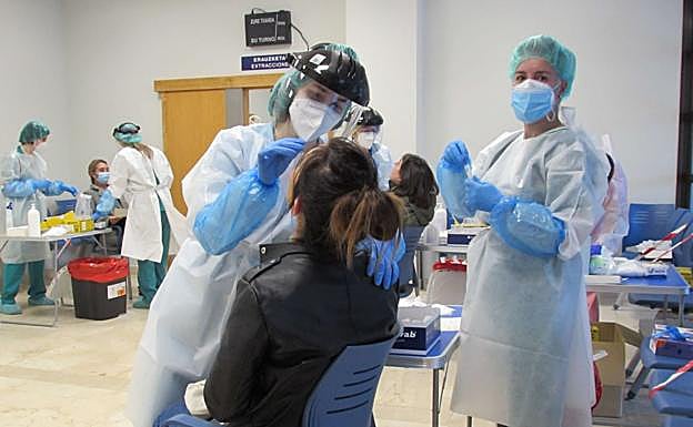 Expertos sanitarios muestran su «preocupación» por el alza de casos