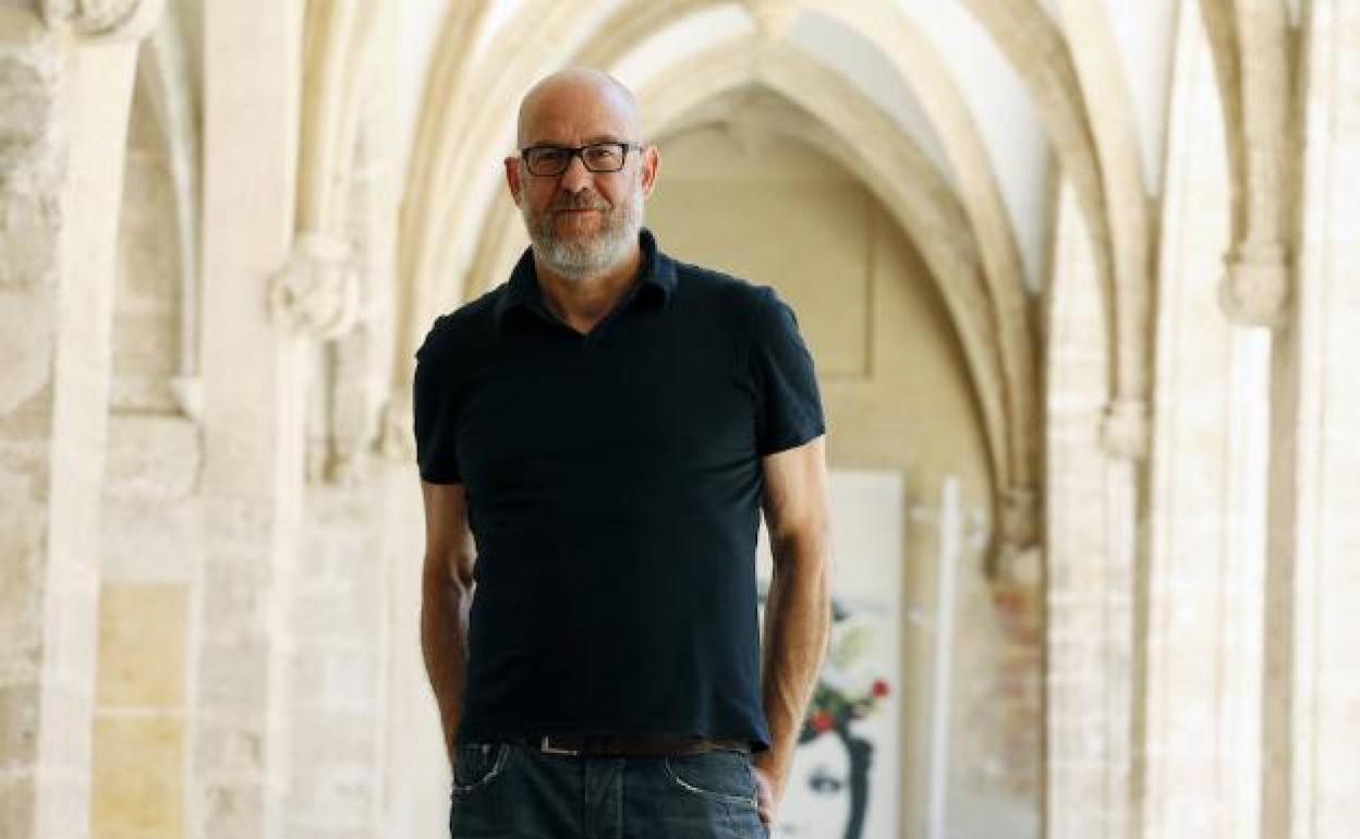 Álex Rigola, exdirector del Teatro Lliure de Barcelona, trae a San Sebastián una mirada escénica al golpe del 23F. 