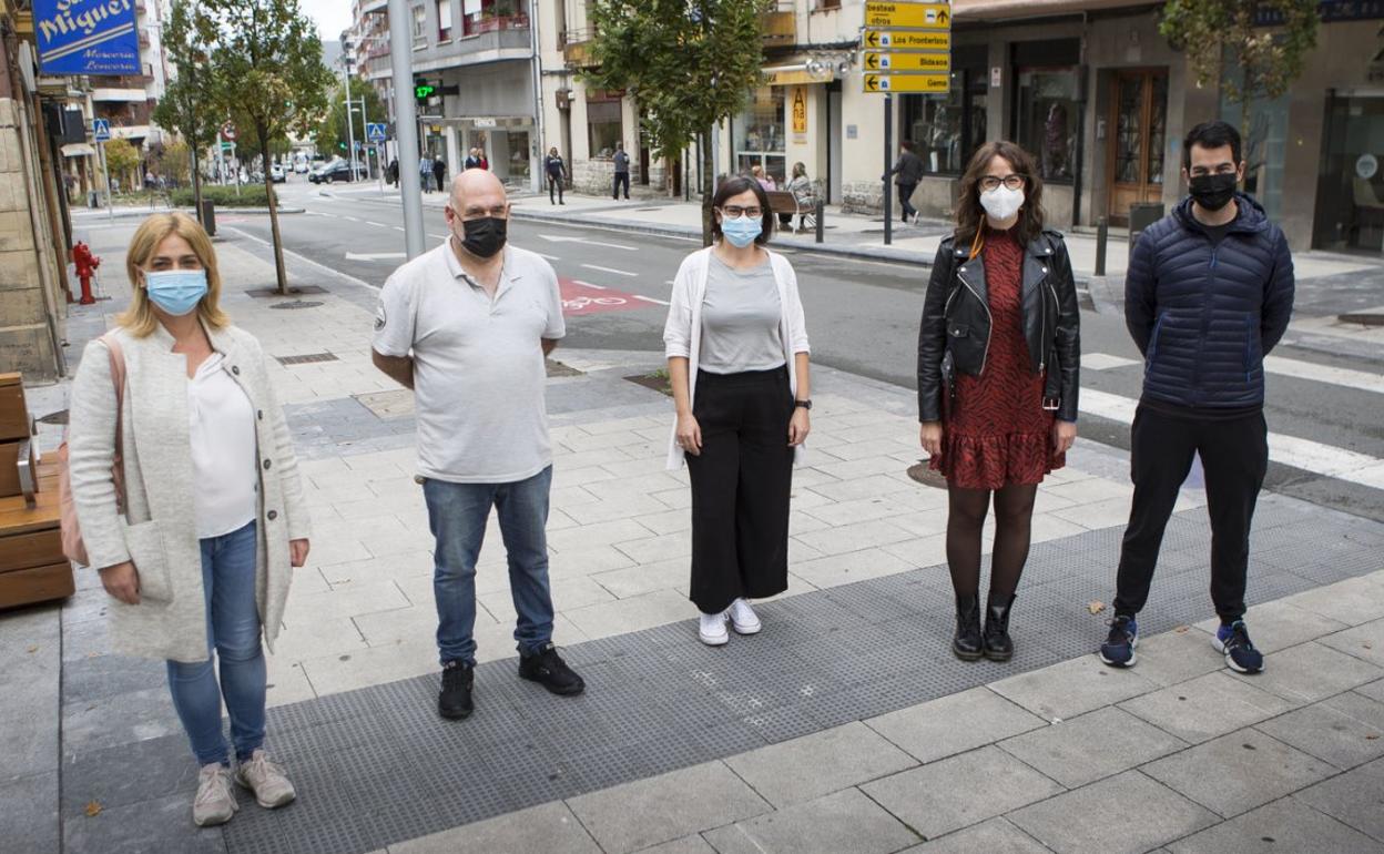Susana Fernández, José Mari González, Encarni Martínez, Juncal Eizaguirre y Yon Gallardo presentaron la campaña de bonos. 