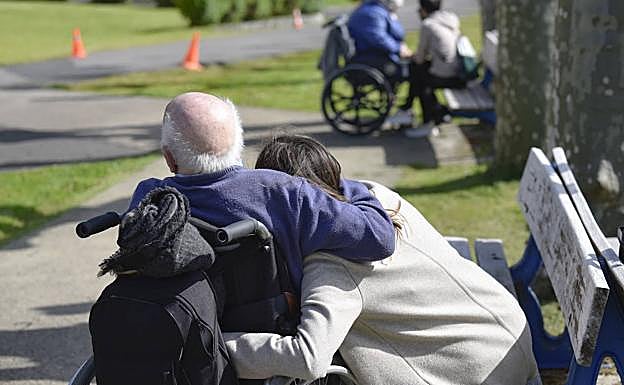 Hasta 250.000 vascos necesitarán atención sociosanitaria en tres años