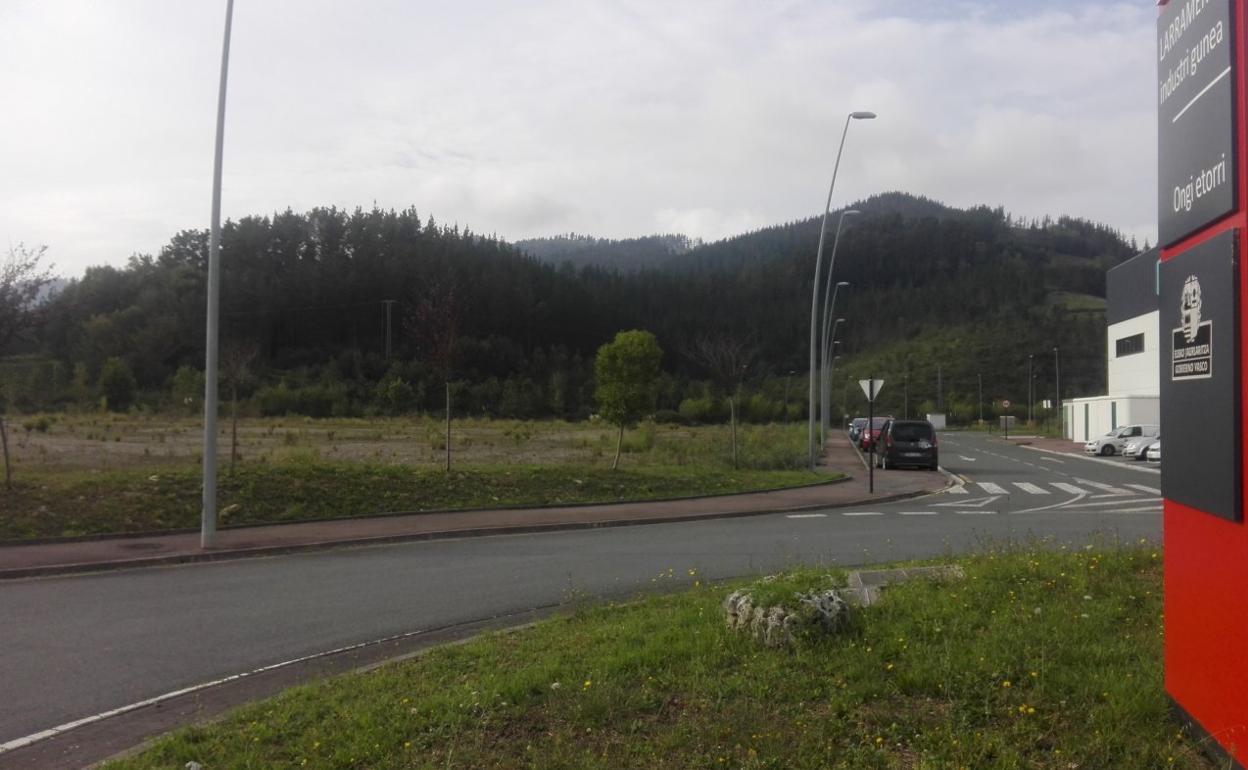La parcela que albergaría la futura planta en Bergara. 