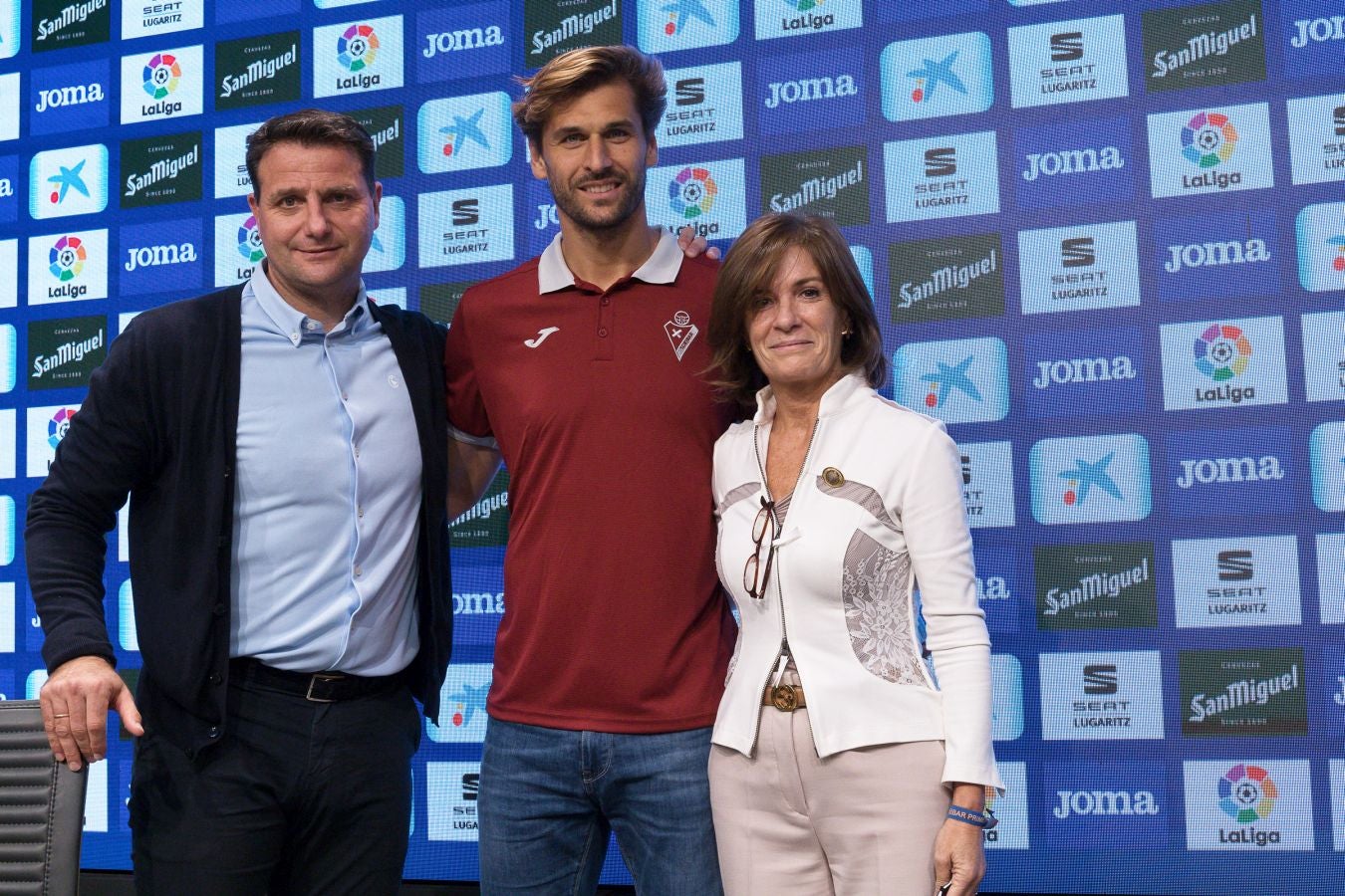 Fotos: Llorente se viste por primera vez de azulgrana