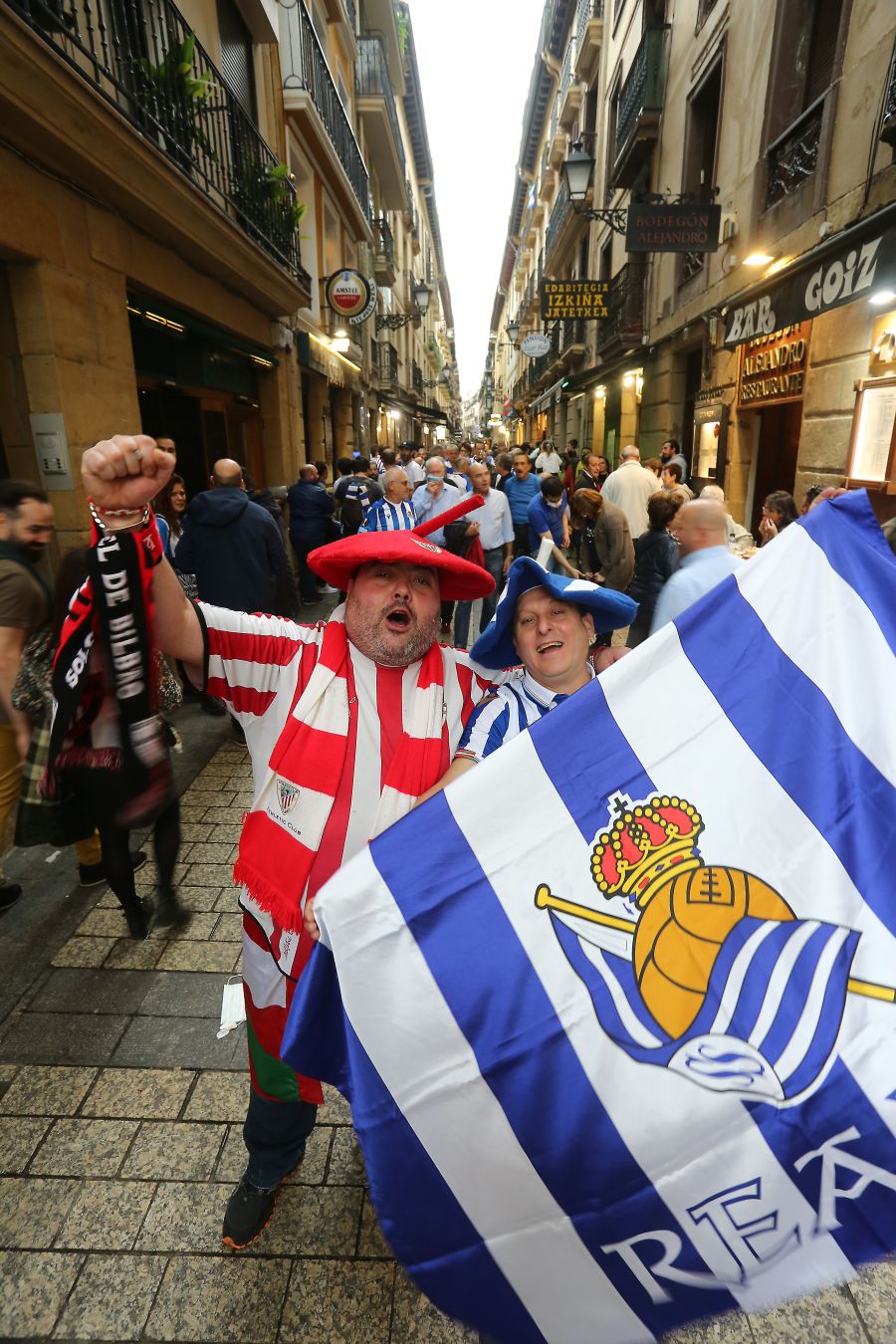 Fotos Real Sociedad - Athletic: Gran ambiente en los alrededores de Anoeta antes del derbi