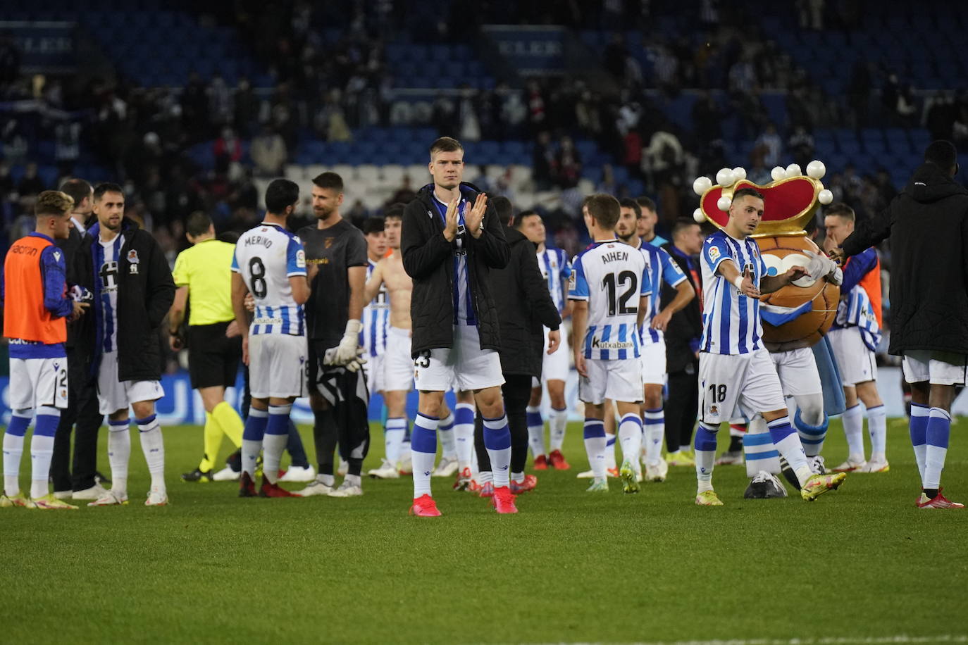 Fotos: Ambiente espectacular en Anoeta para disfrutar del derbi