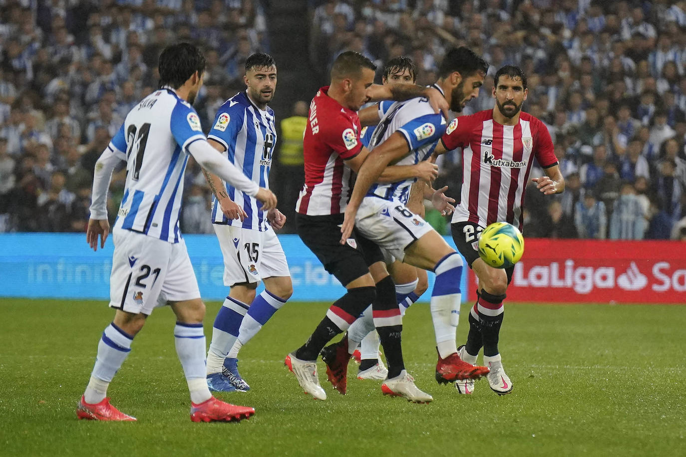 Fotos Real Sociedad - Athletic: Las mejores imágenes del derbi entre la Real Sociedad y el Athletic