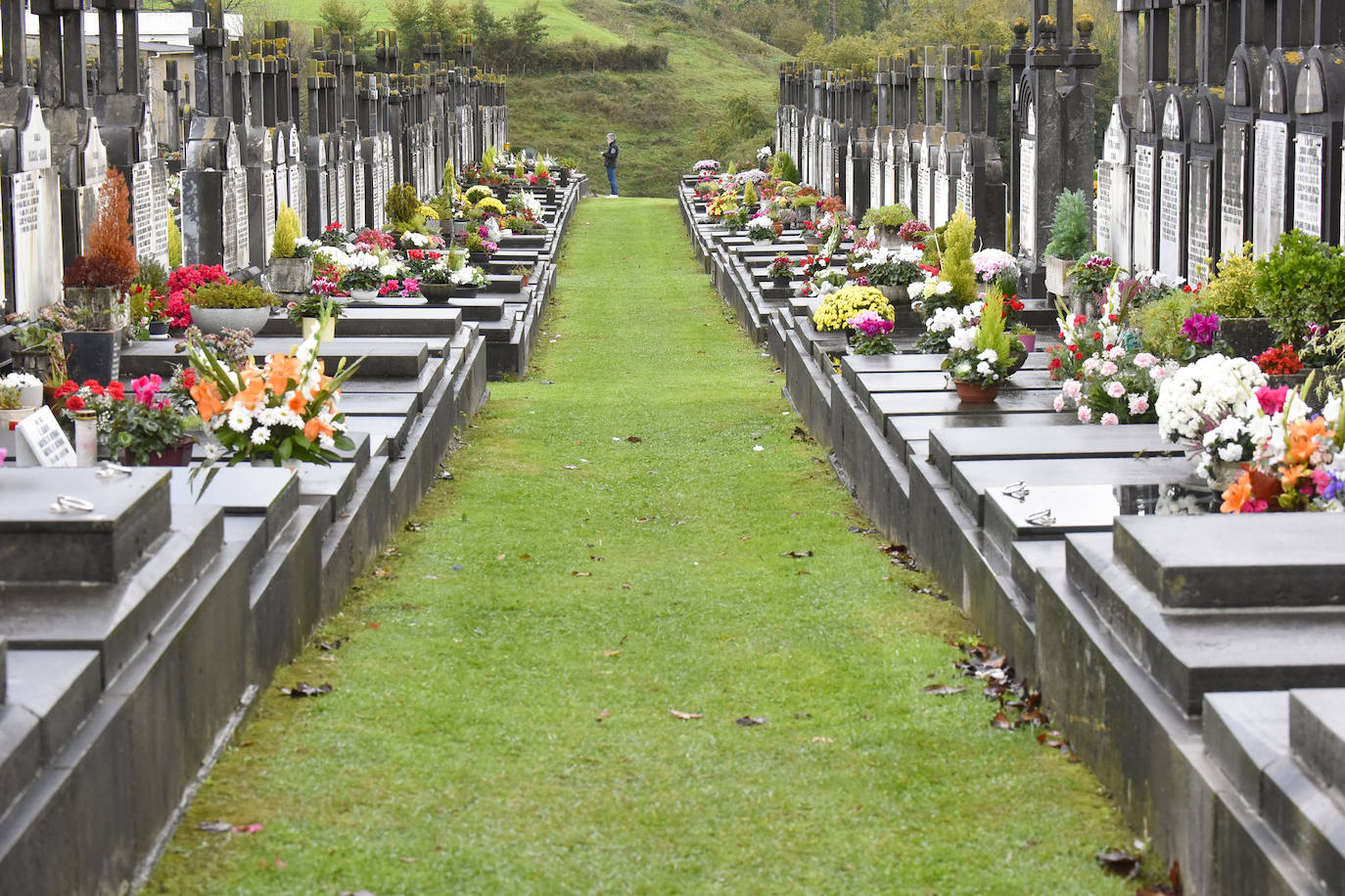 Fotos: Visitas y flores en los cementerios guipuzcoanos