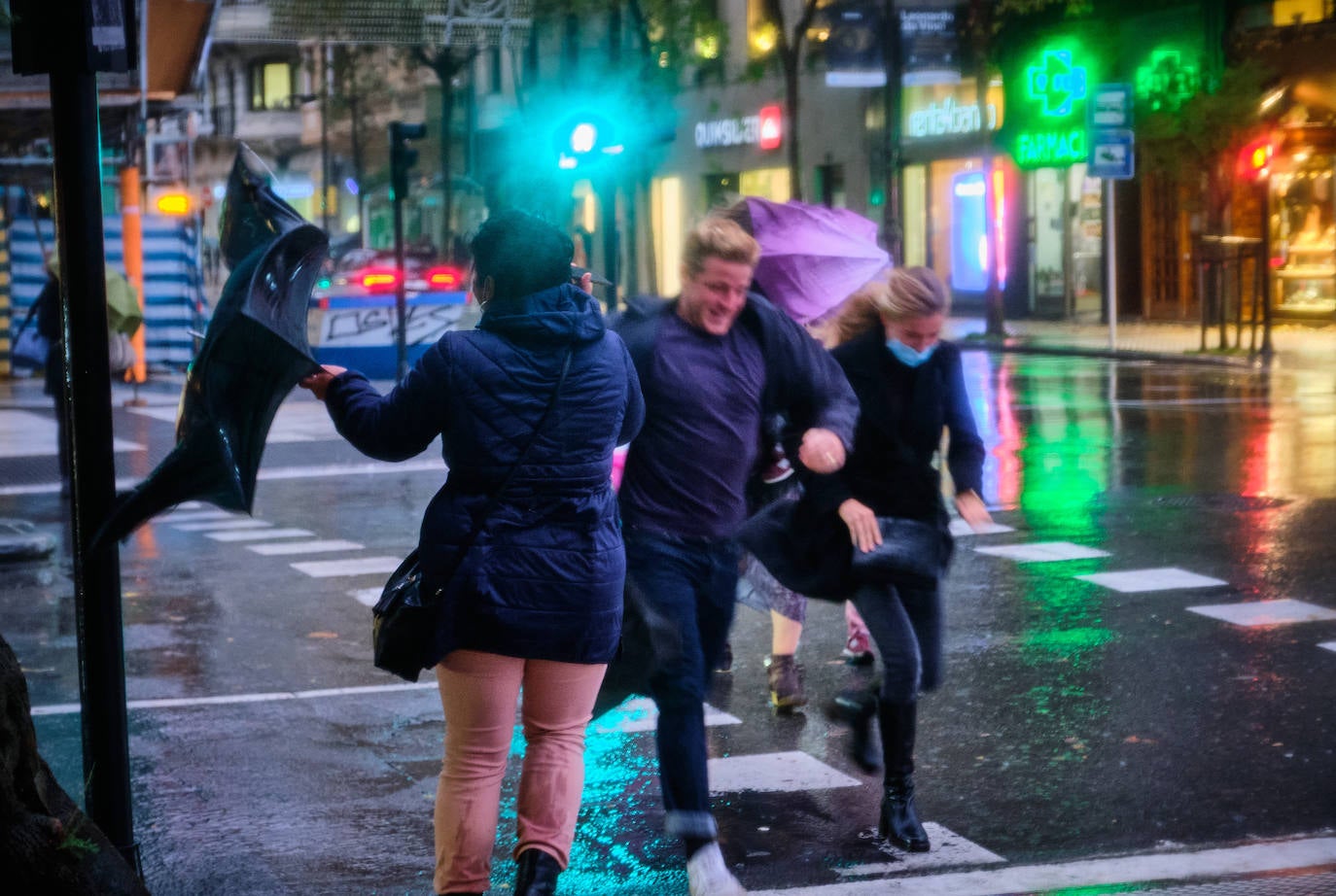 Fotos: Activan el aviso amarillo por galerna para esta tarde