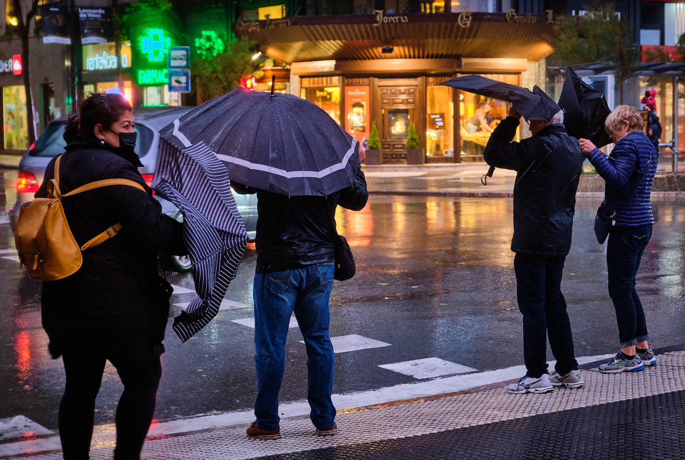 Fotos: Activan el aviso amarillo por galerna para esta tarde