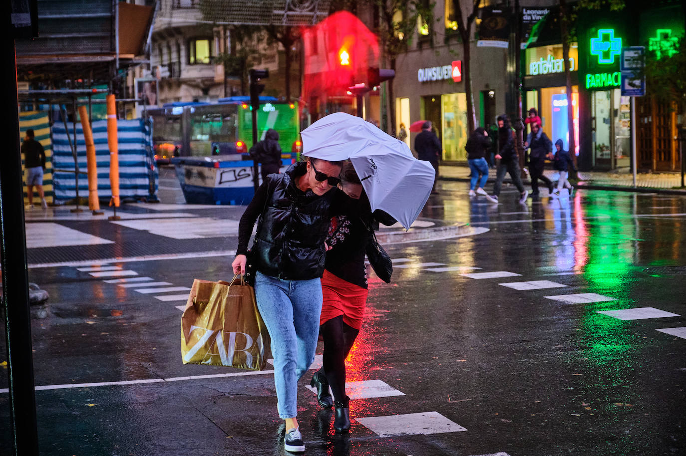 Fotos: Activan el aviso amarillo por galerna para esta tarde