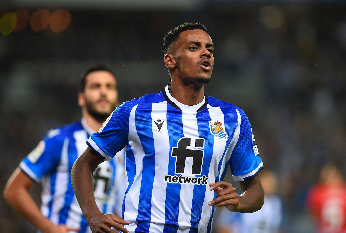 Isak, celebrando un gol.