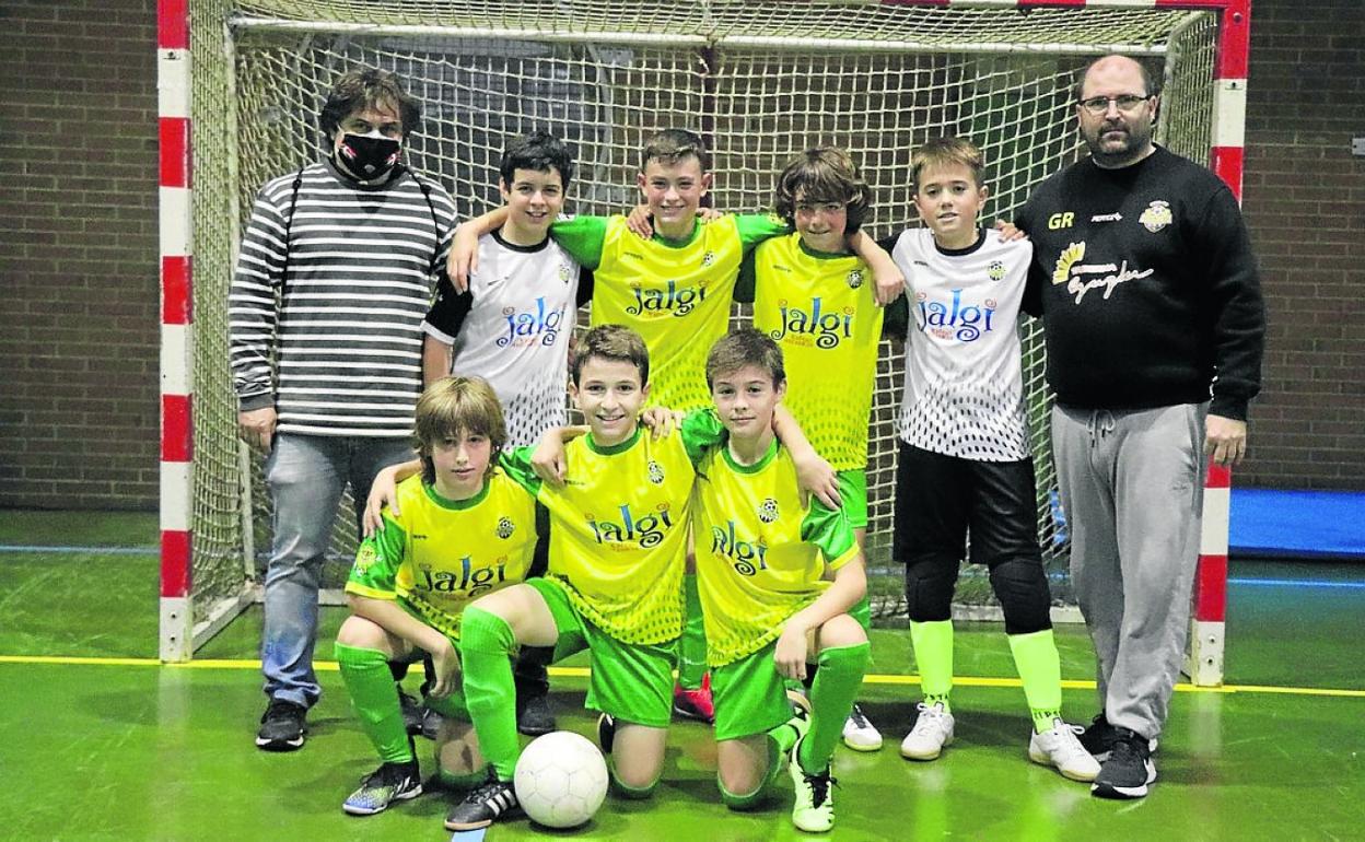 Equipo infantil del Eguzki A.F. que se midió al Antiguoko. 