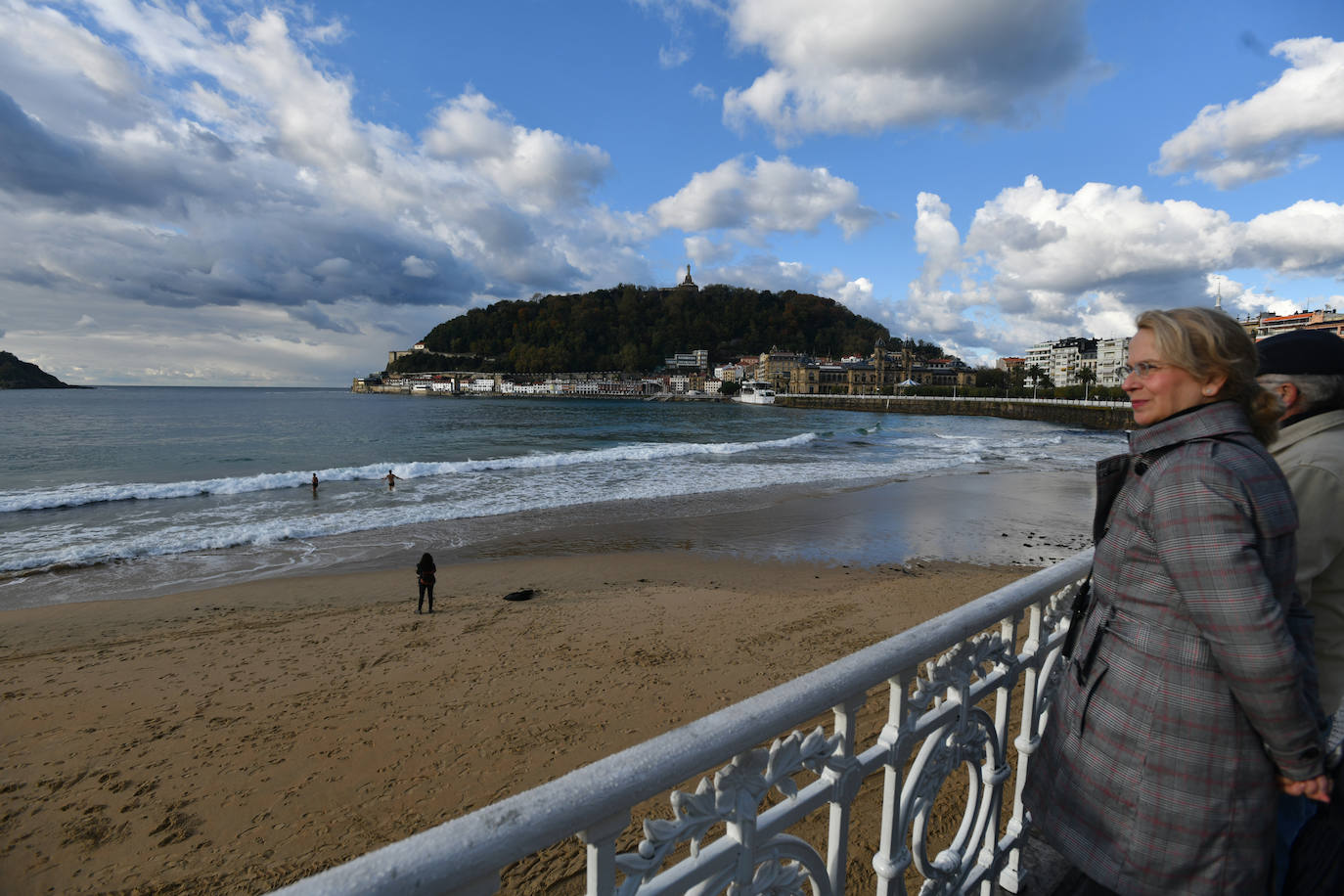 Fotos: Donostia vivió una tarde de viernes soleada tras las tormentas