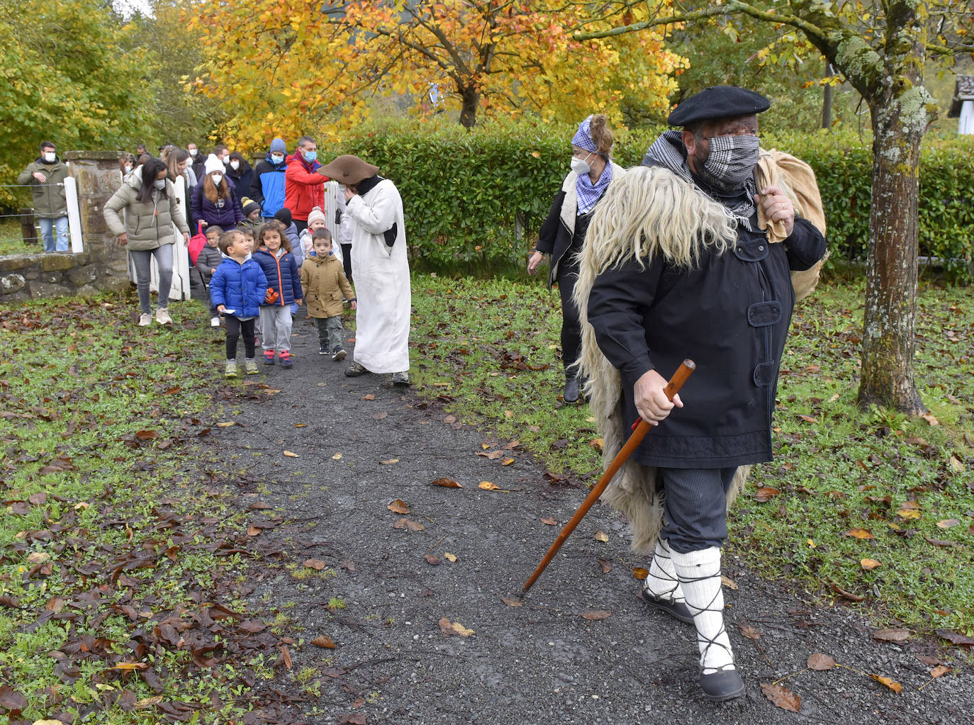 Fotos: Olentzero madruga en el parque de Mirandaola