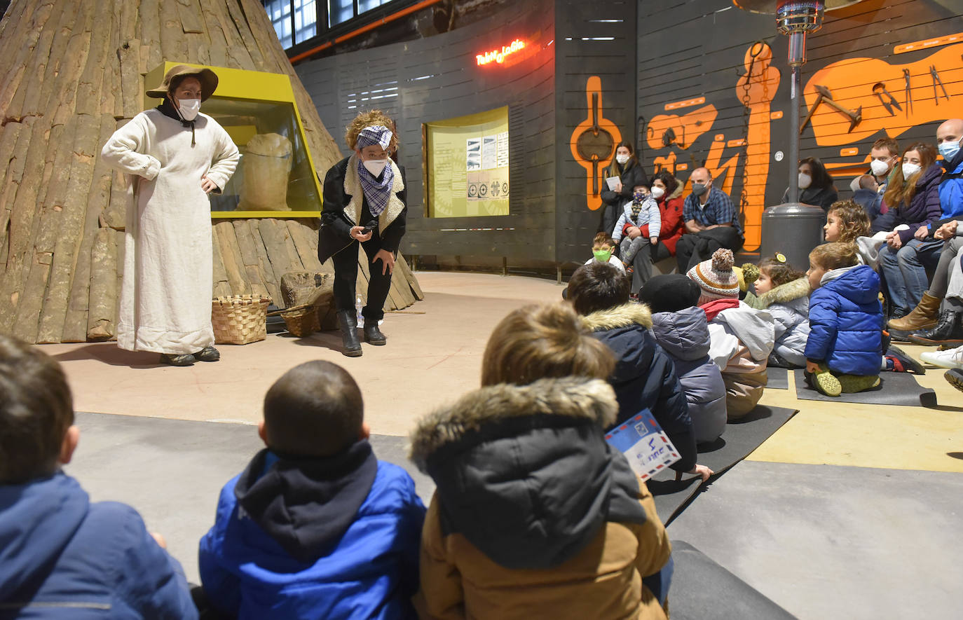 Fotos: Olentzero madruga en el parque de Mirandaola