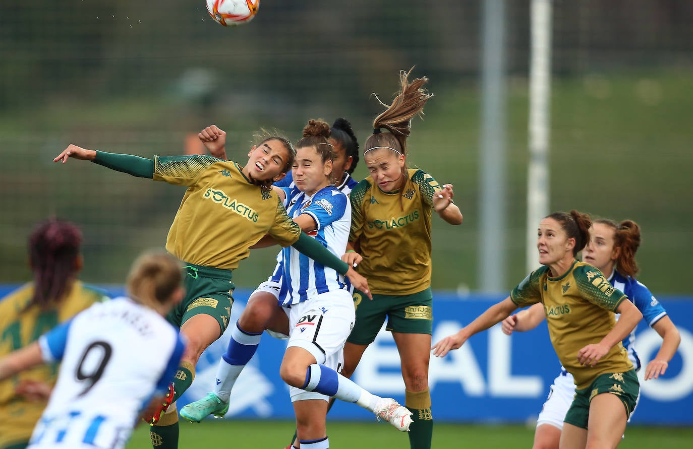 Fotos: La Real golea al Betis en Zubieta