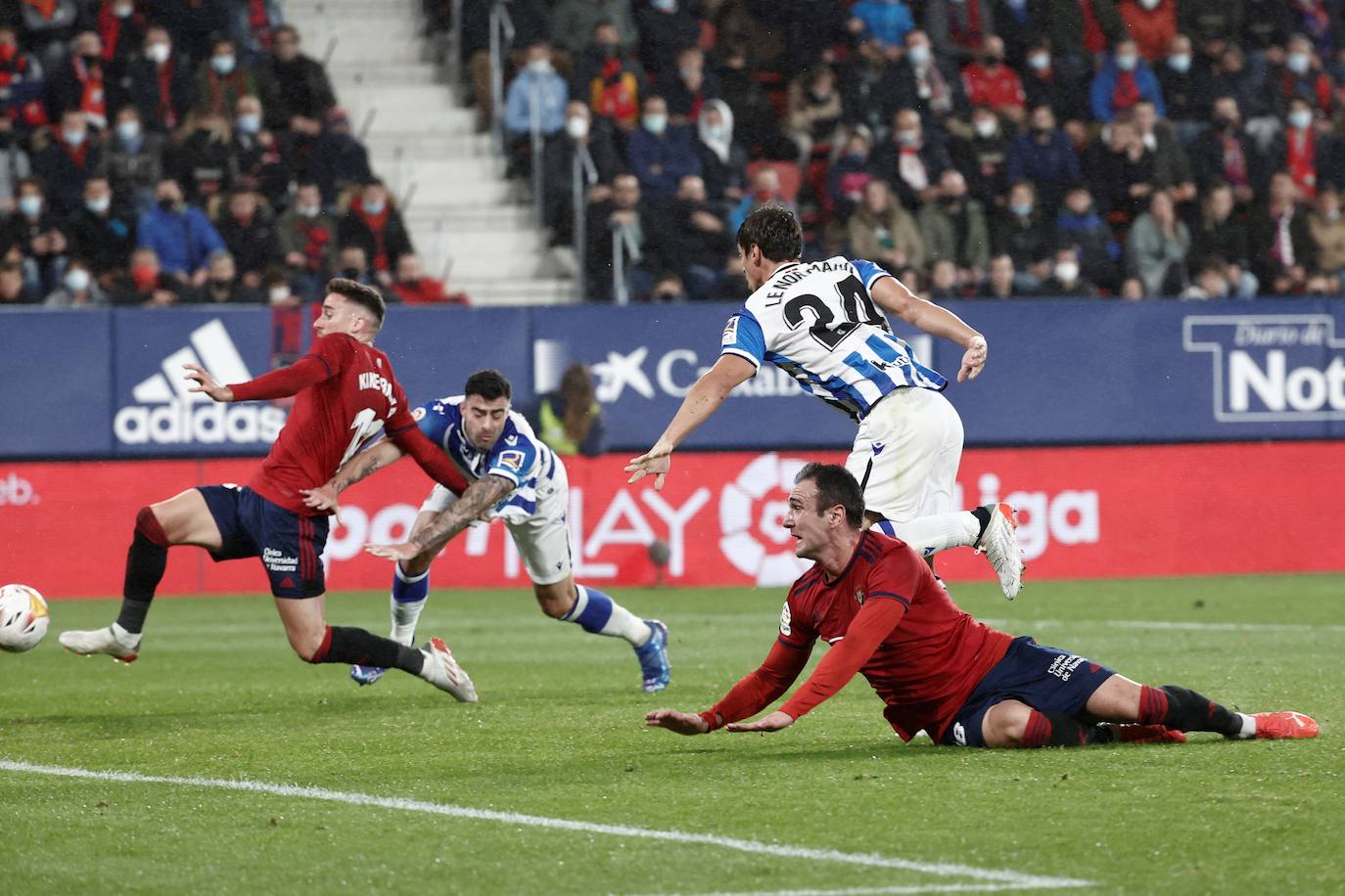 Fotos: Las mejores imágenes del Osasuna - Real Sociedad