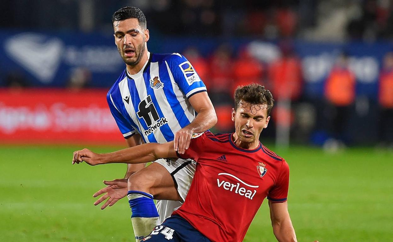 Todos en la Real Sociedad pendientes de la rodilla de Merino.
