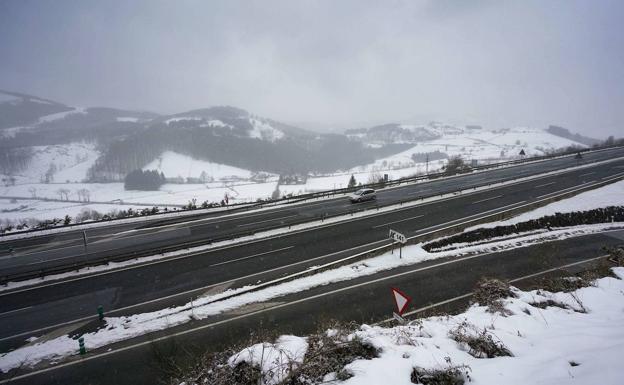 La A-15 en Gipuzkoa se cerrará con una previsión de nieve por debajo de los 700 metros