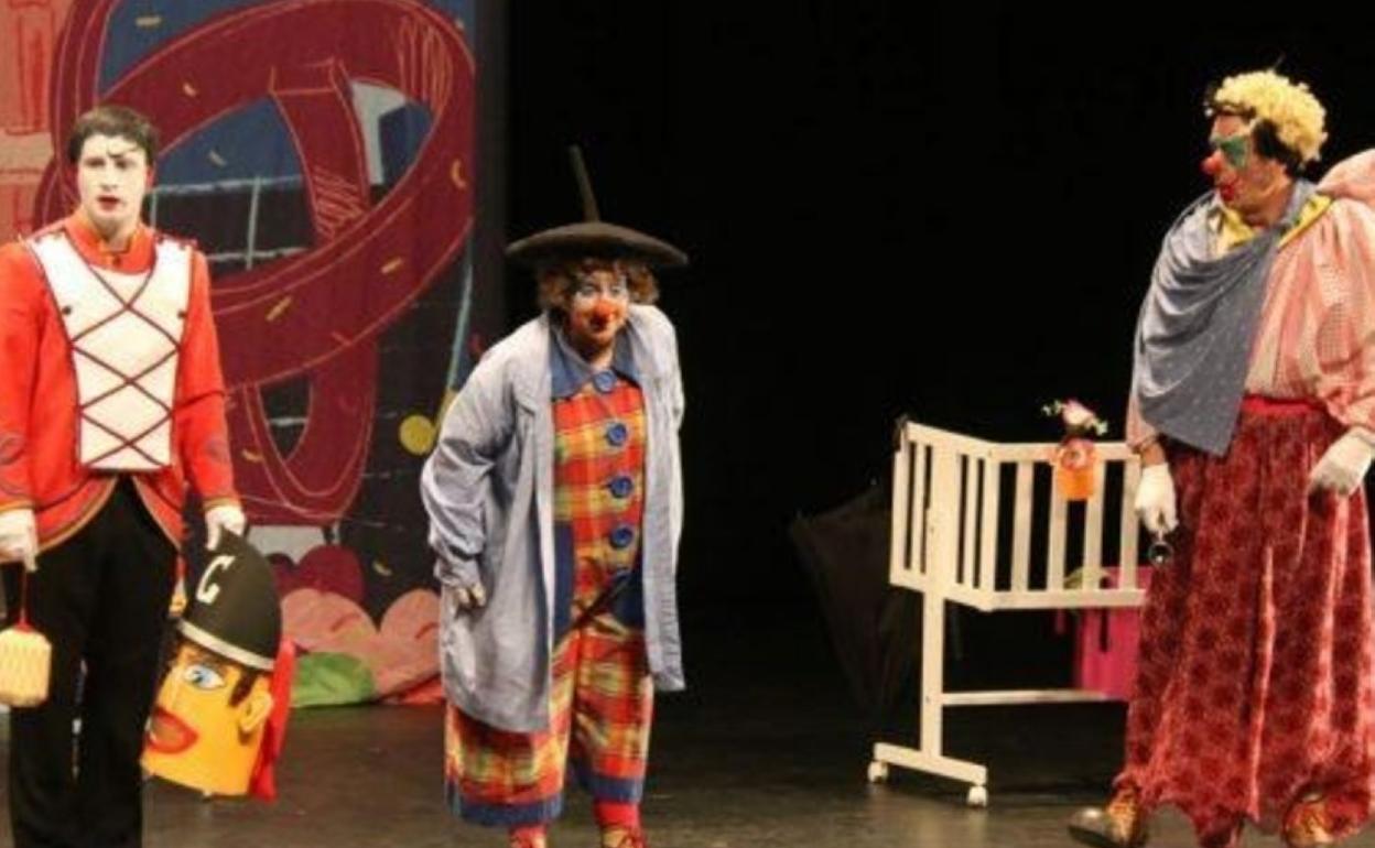 Vaivén vuelve hoy a Tolosa con la presentación de la obra 'Yo, la peor del mundo' (20.30), y mañana (18.00) actuarán los payasos Txirri, Mirri eta Txiribiton, también en el Leidor. 