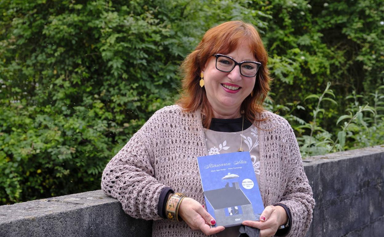 Miren Agur Meabe maiatzean, gazteei zuzendutako 'Itsasoaren atea'-ren aurkezpenean.