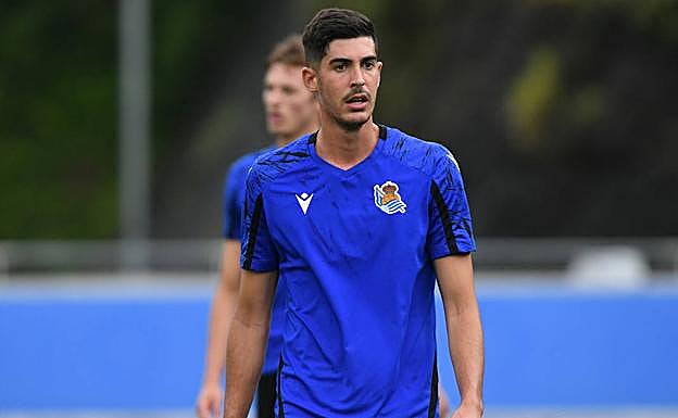 Carlos Fernández ya se deja ver por los campos de Zubieta