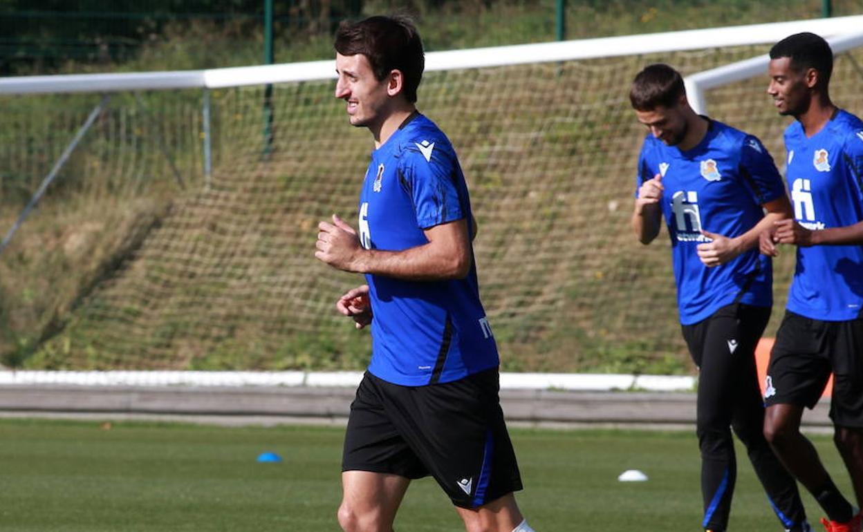 Mikel Oyarzabal sigue dando pasos hacia adelante en su recuperación.