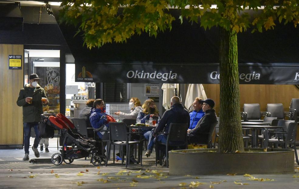 La actividad asociada a sidrerías y hostelería ha bajado en Astigarraga desde que ha entrado en zona roja. 