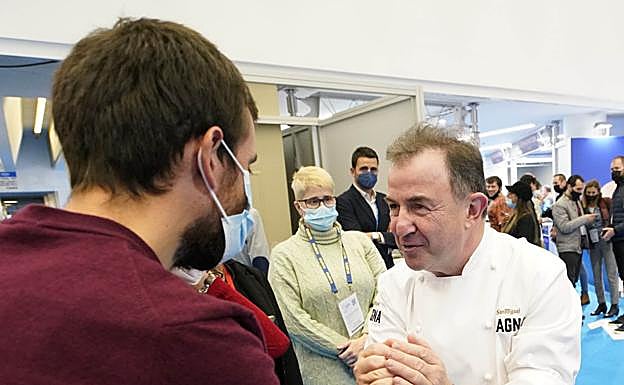 Martin Berasategi también quiso saludar al flamante ganador de la Behobia. 