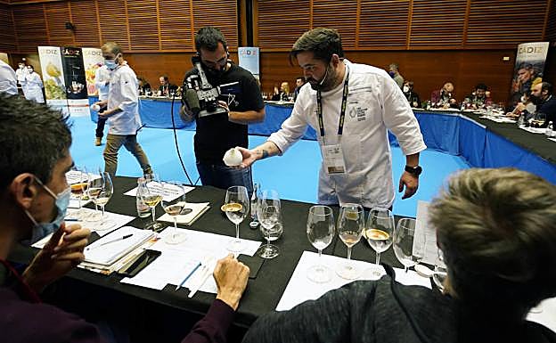 Cádiz hechiza con una cata que fusiona la tradición con la cocina gala