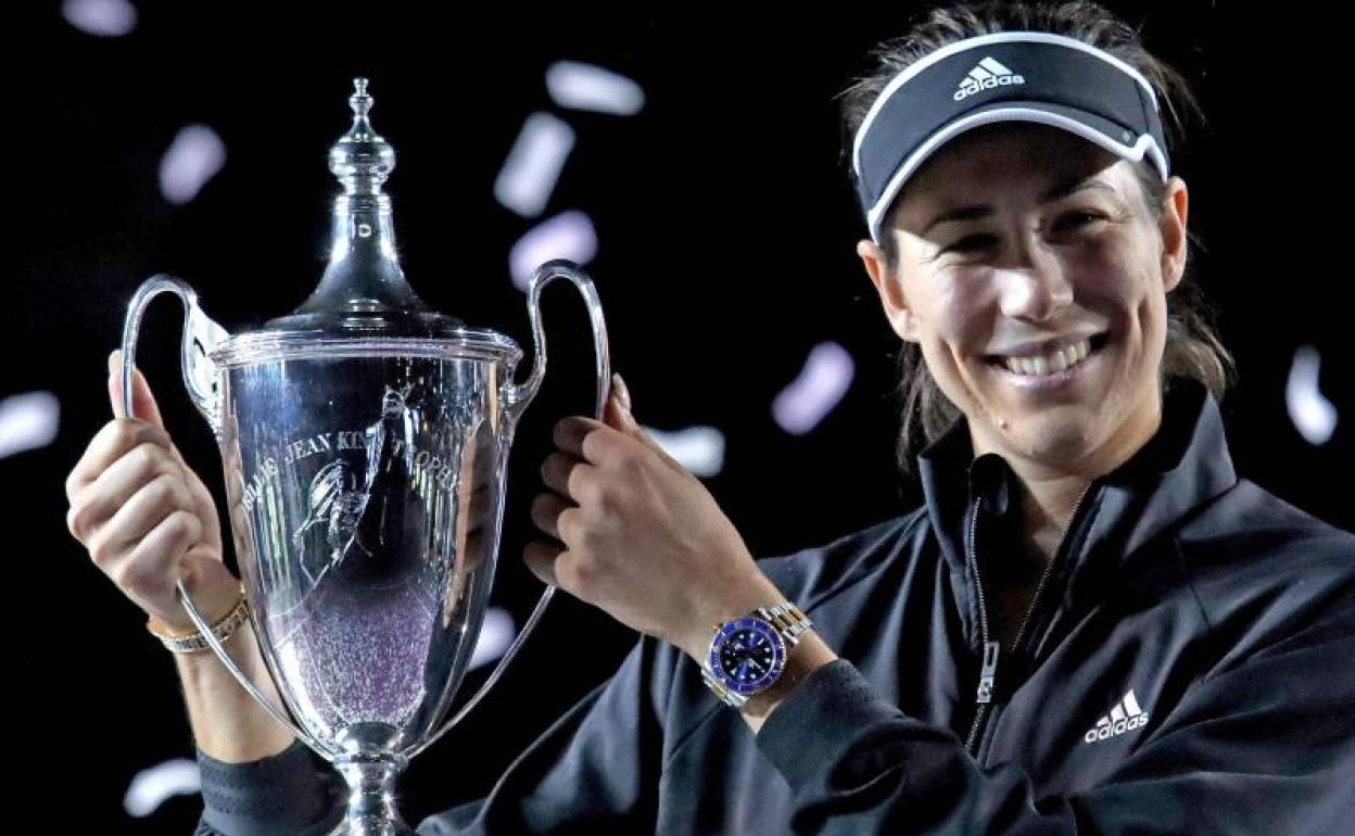 garbiñe Muguruza, feliz, tras lograr vencer la final del Masters femenino. 