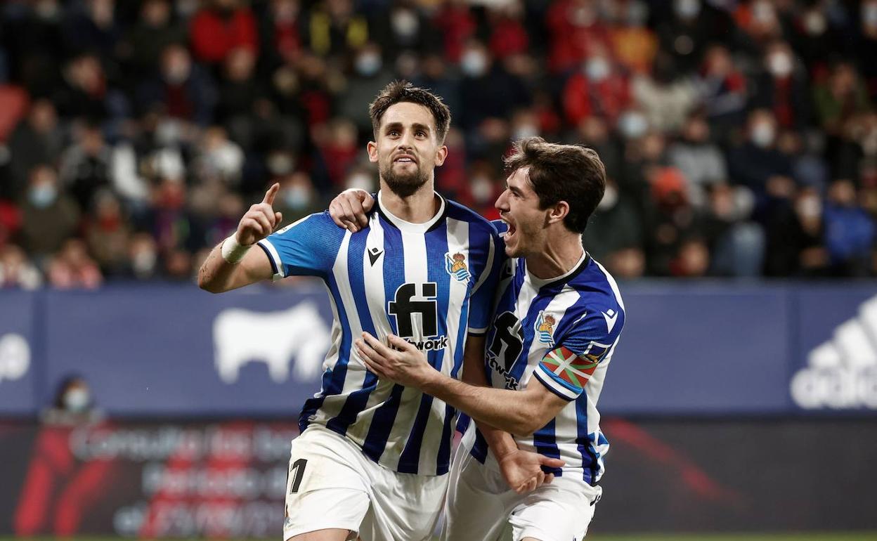 Januzaj celebra su gol frente al Osasuna junto a Aritz.