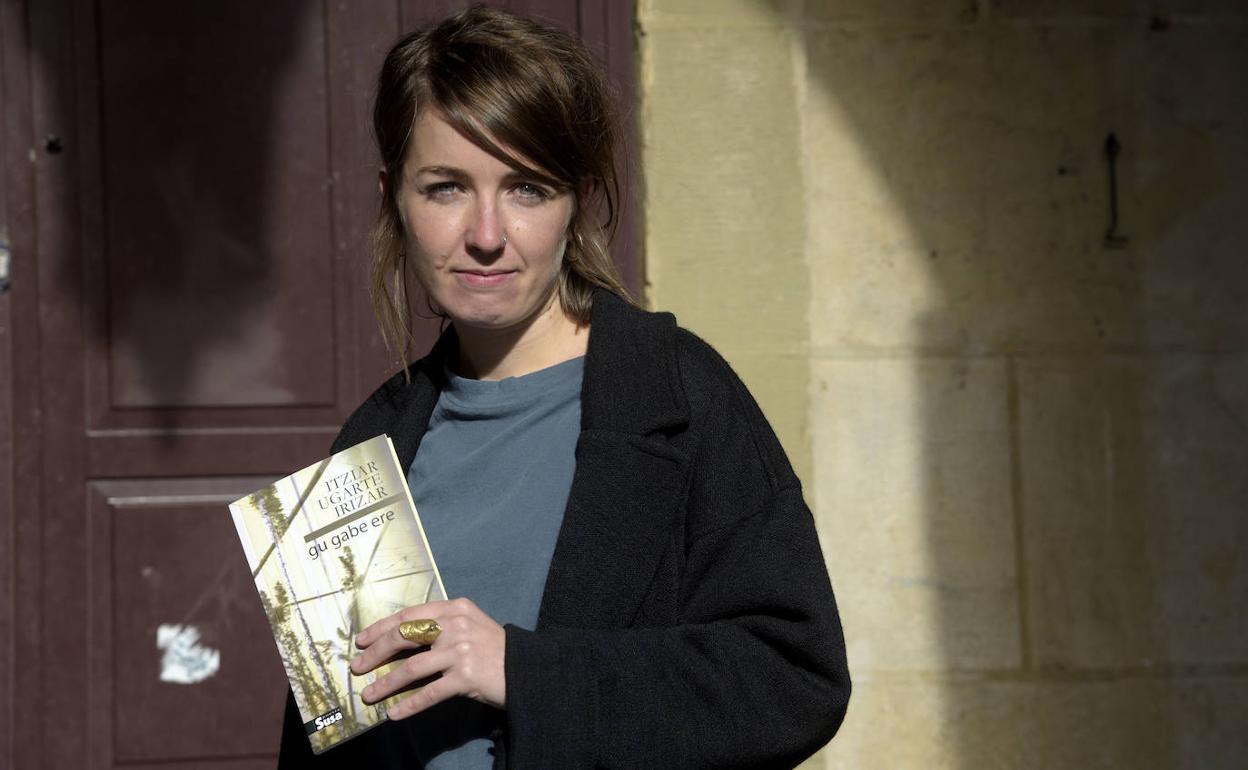 Oso gazterik hasi zen idazten Itziar Ugarte Irizar. Azken urteetan sortuak dira orain argitaratu dituen poemak.