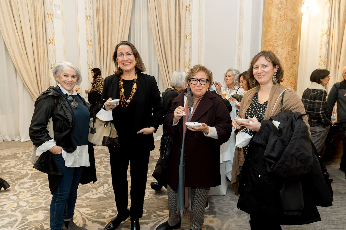 Fotos: Los rostros más conocidos de la ciudad no se pierden la Gala del Comercio donostiarra