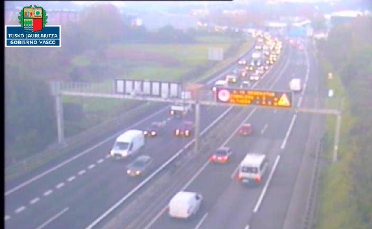 Retenciones en la N-I en Andoain. 