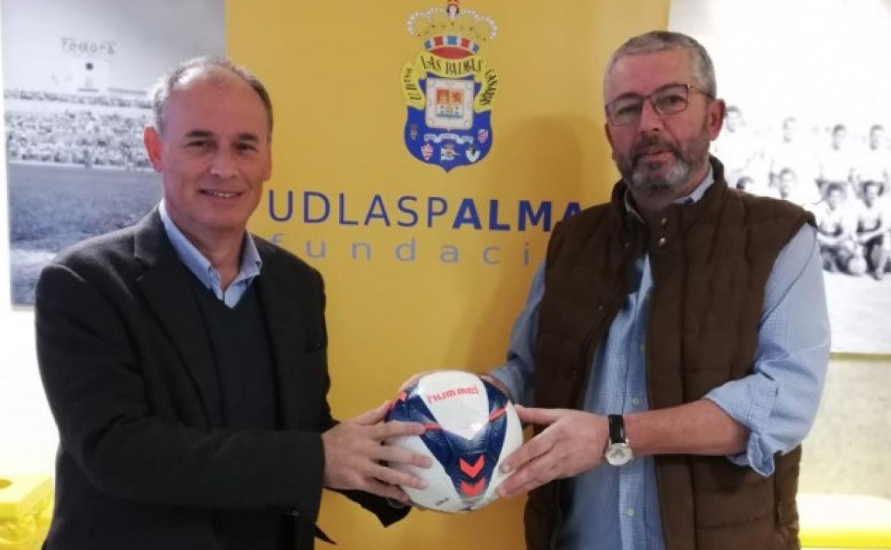 Armando Santana, en la imagen con gafas, en un acto con la Unión Deportiva Las Palmas.