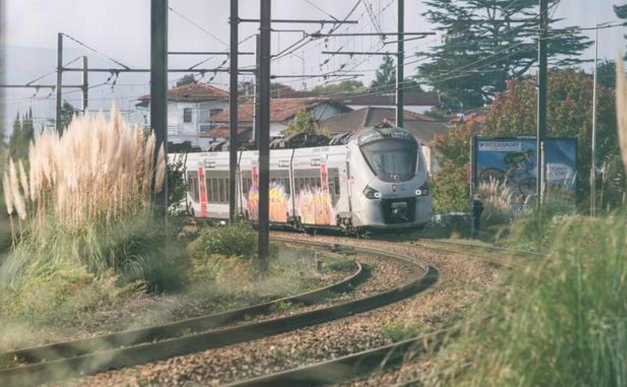 Un tren con origen en Hendaia se dirige a Baiona