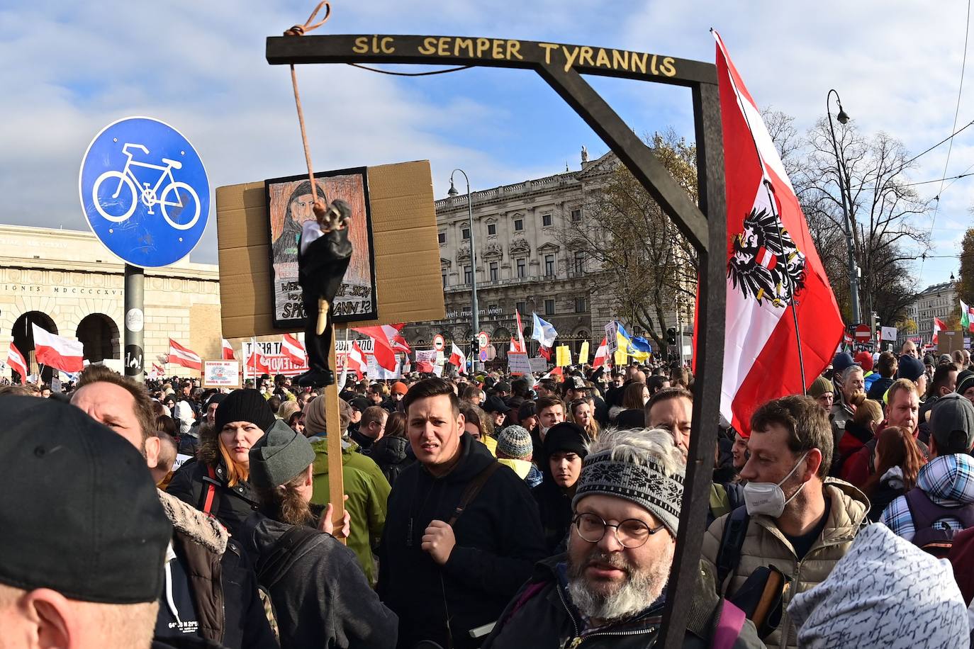 Fotos: Miles de personas se manifestan en Austria contra el confinamiento adoptado por el Gobierno