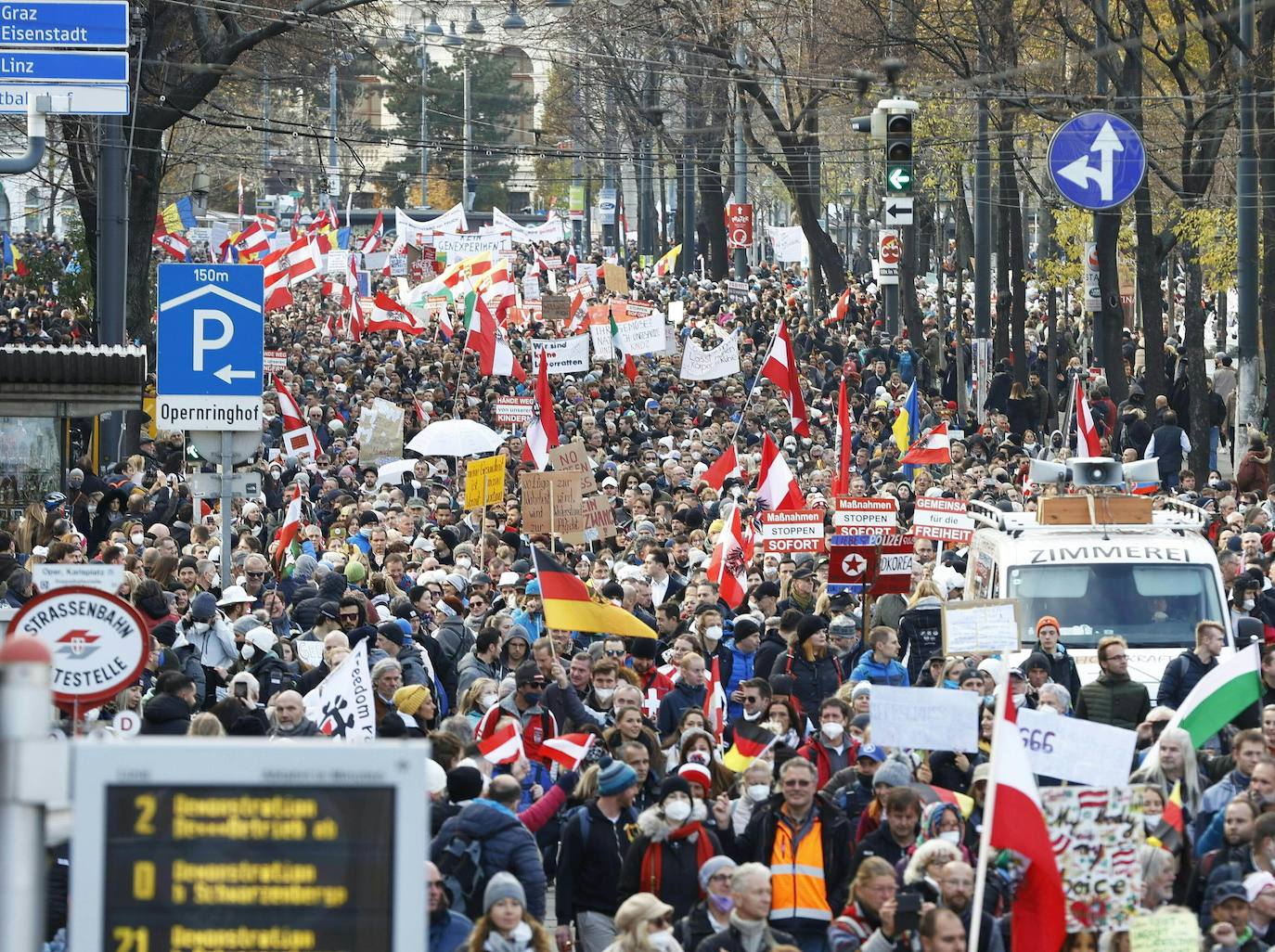 Fotos: Miles de personas se manifestan en Austria contra el confinamiento adoptado por el Gobierno