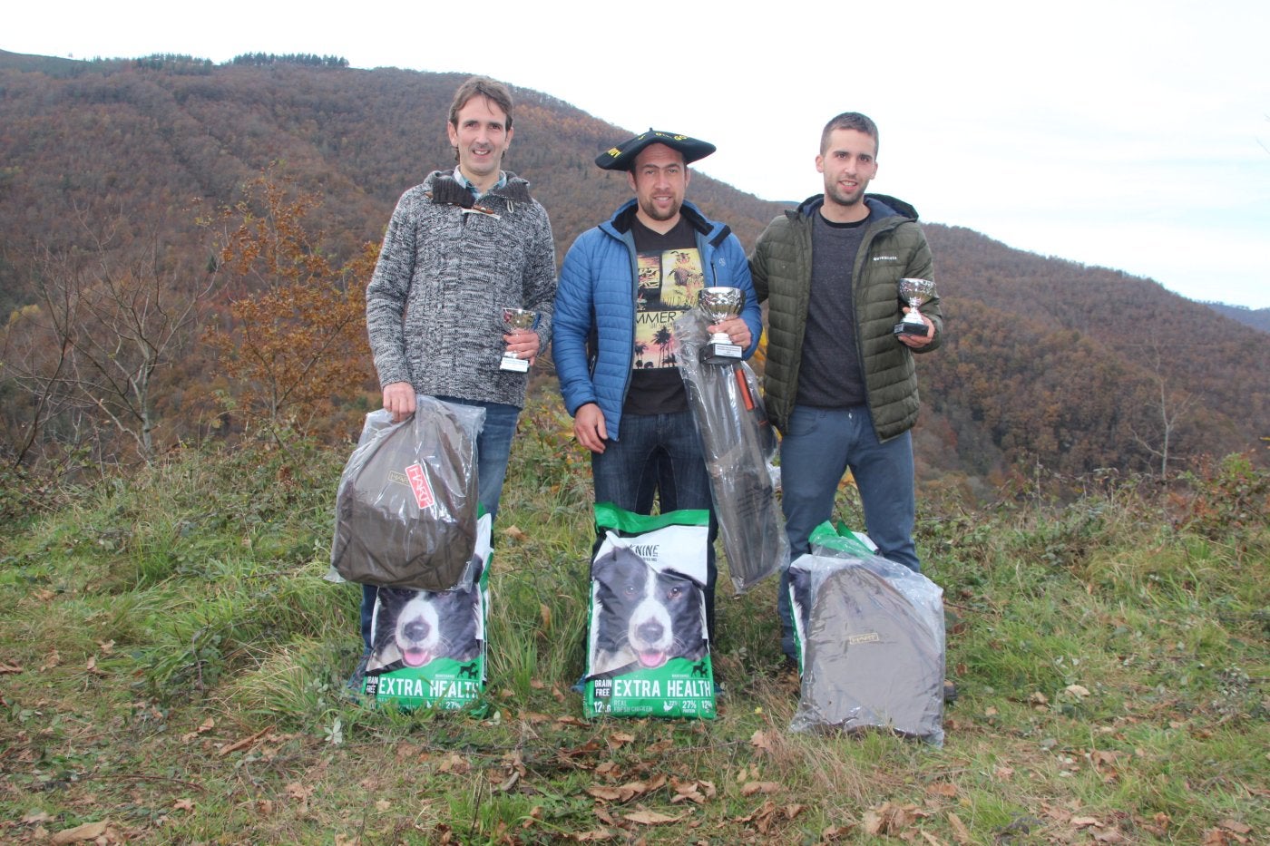 Iker Urruzola, el campeón Gorka Bereziartua y Jon Etxeberria.