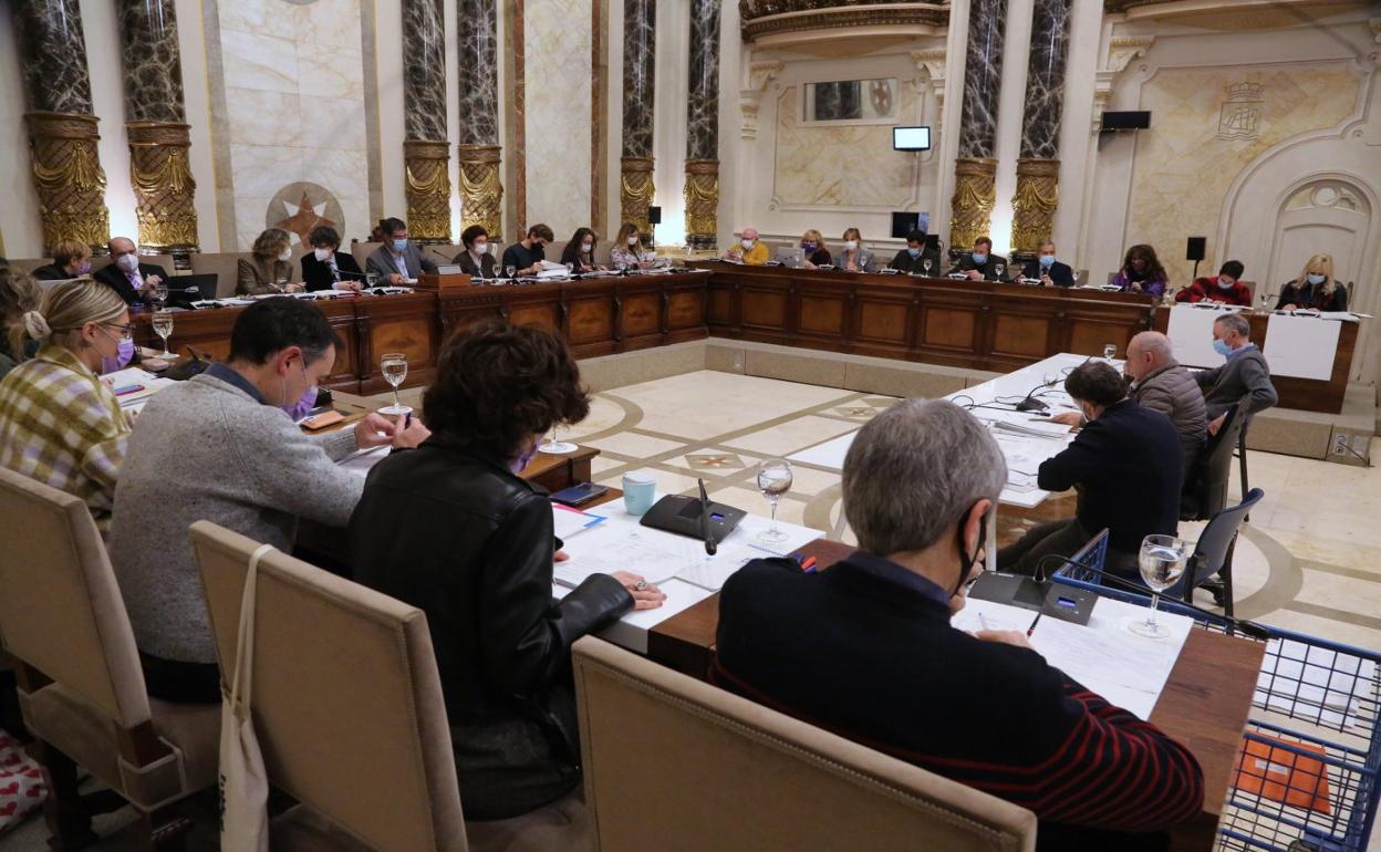 Los corporativos, en un momento del debate plenario. 